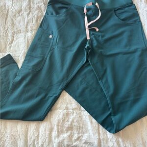 FIGS Caribbean Blue M regular length Kade scrub bottoms